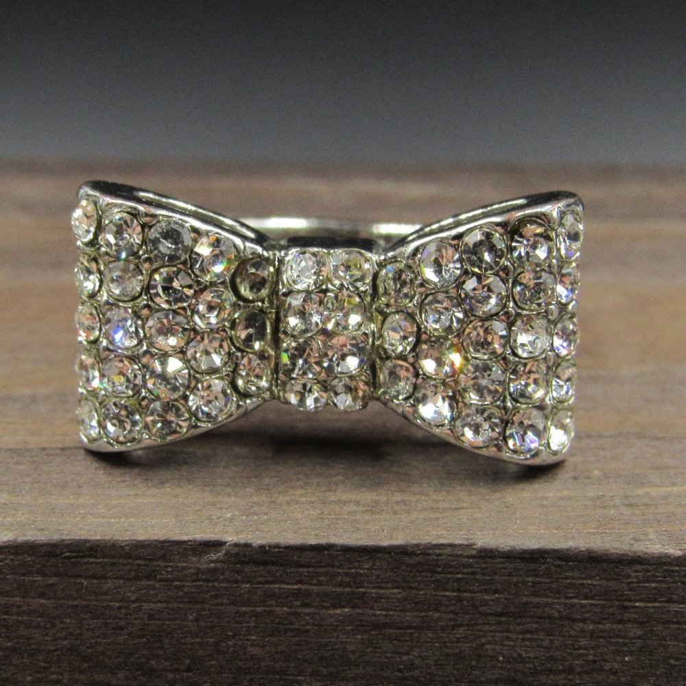 Size 8.75 Silver Tone Large Crystal Bow Band Ring - Picture 1 of 6